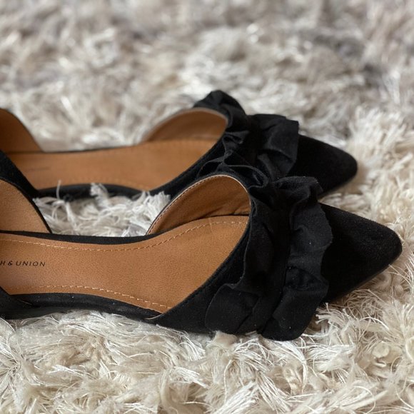 black suede pointy flats with ruffles - Picture 2 of 5